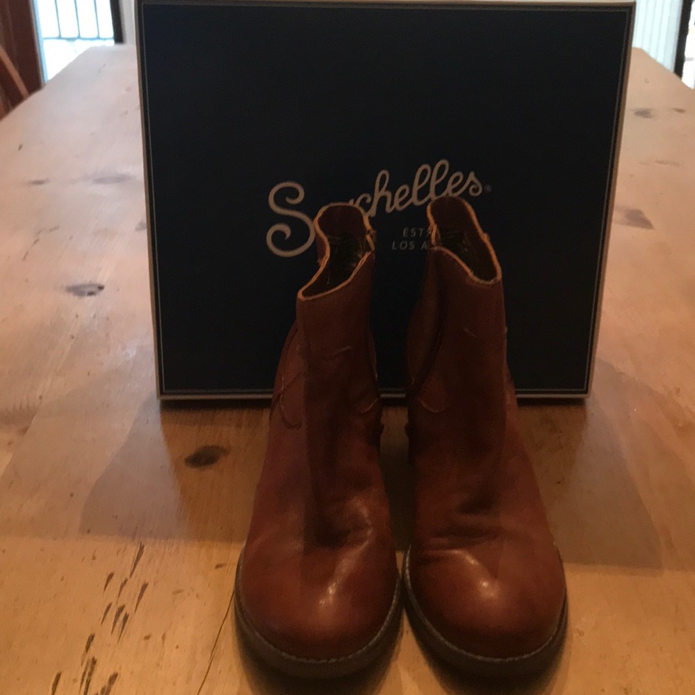 Seychelles Leather Bootie Size 8.5